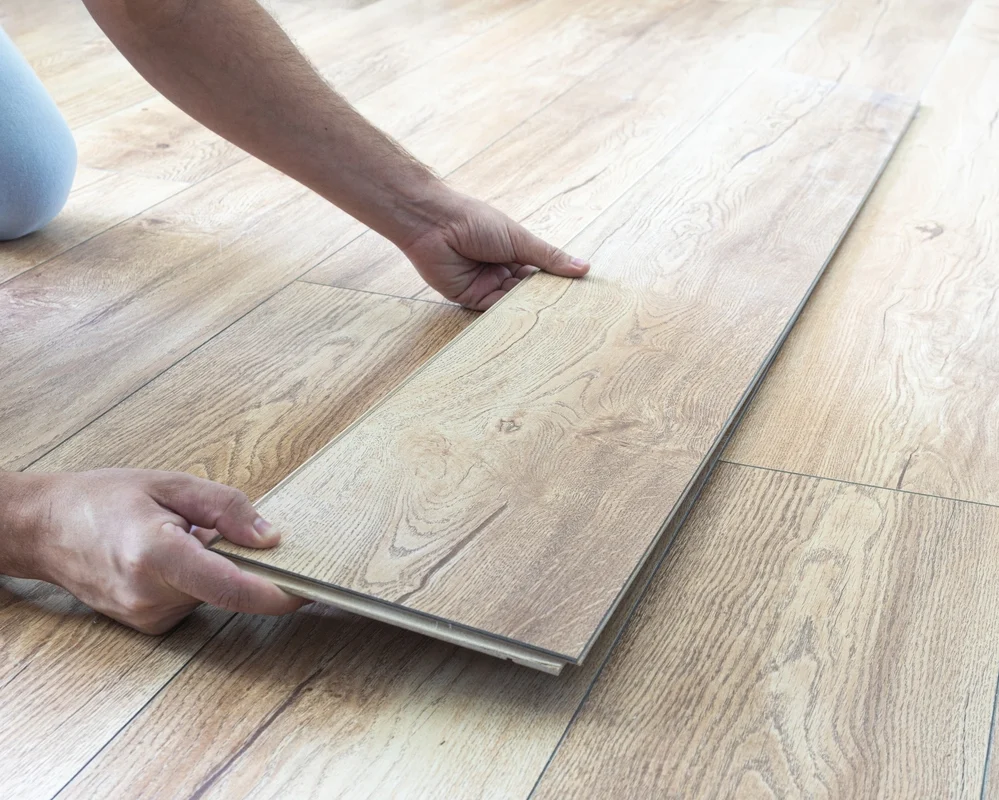 Laminate floor lifting